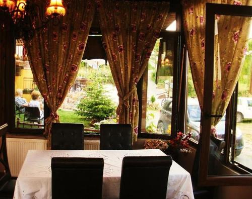 레스토랑, Mouson Melathron in 엘라피나