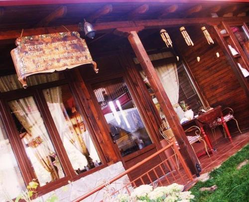 레스토랑, Mouson Melathron in 엘라피나