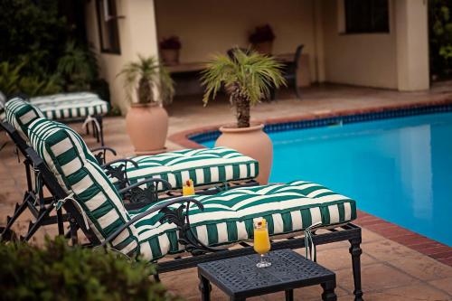 สระว่ายน้ำ, โอ๊กทรีลอดจ์ (Oak Tree Lodge) in พาร์ล