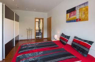 Montelux Apartments - image 3
