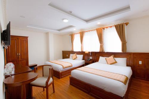 Thuy Hien Hotel - Tap to explore photos