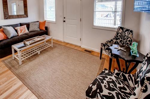 Recently Renovated LBI Apt with Deck on Beach Block!