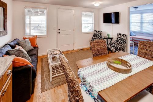 Recently Renovated LBI Apt with Deck on Beach Block!