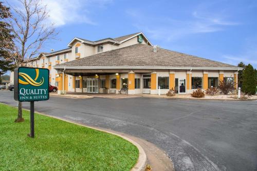 . Quality Inn & Suites Menomonie