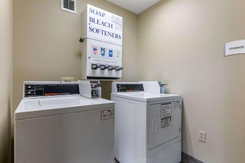 Quality Inn - image 16