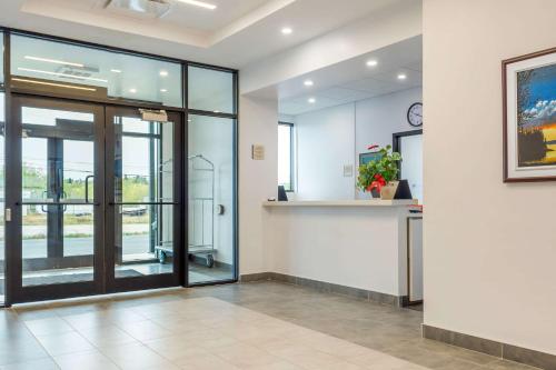 ล็อบบี้, โร้ดเวย์ อินน์ (Rodeway Inn) in อามอส (ควิเบก)