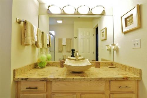 South Padre Island Condo with Pool Access and Balcony! - image 4