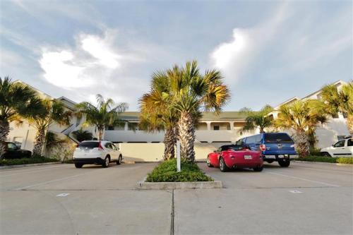 South Padre Island Condo with Pool Access and Balcony! - image 8