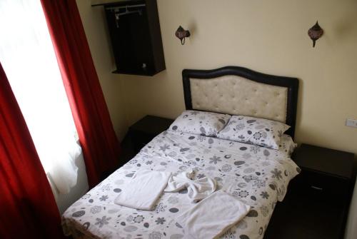 Metropolis Hostel & Guest House