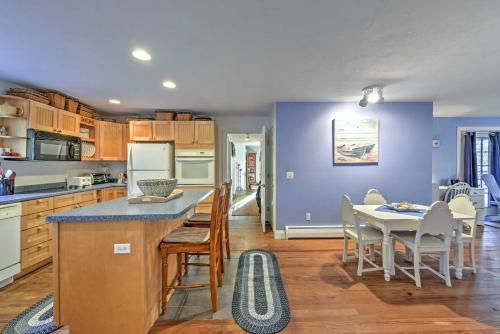 Nautical Bourne Apartment - 2 Mi to Monument Beach