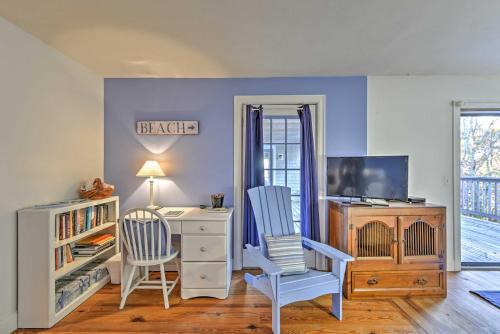 Nautical Bourne Apartment - 2 Mi to Monument Beach in Bourne, USA