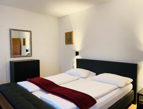 Economy Apartment - 3 rooms No Rhine River View room in Altstadthotel Hayk am Rhein