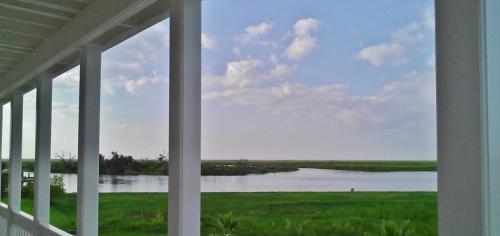 Waterfront Villa 23 Miles to Downtown New Orleans