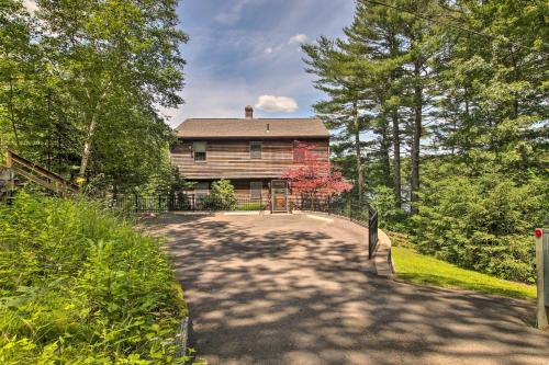 Waterfront New England House on Wickaboag Lake!