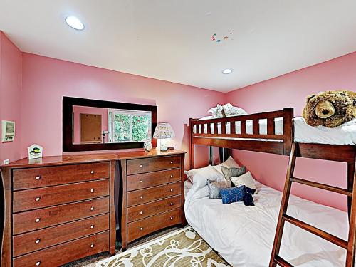 New Listing! Chic Alki Beach Retreat with Bay Views home - image 9