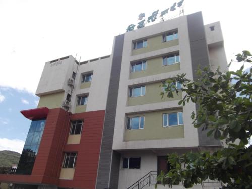Hotel Trimurti Pride