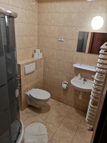 Hotel Duka – Warsaw, FL