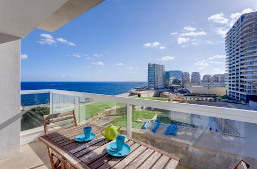 Apartment with Stunning Seaviews, Sliema