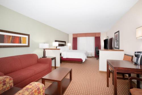 Holiday Inn Express Hotel & Suites Gillette an IHG Hotel - image 2