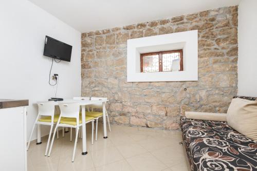 Rooms Pama, Split