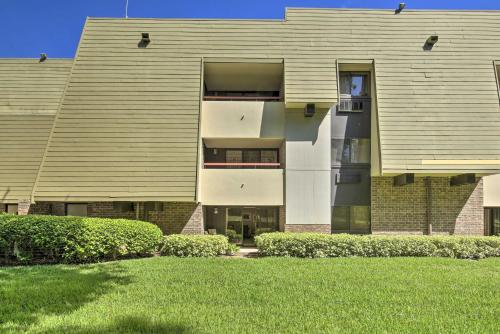 Large Tampa-Area Condo with Golf Course Access! - image 8