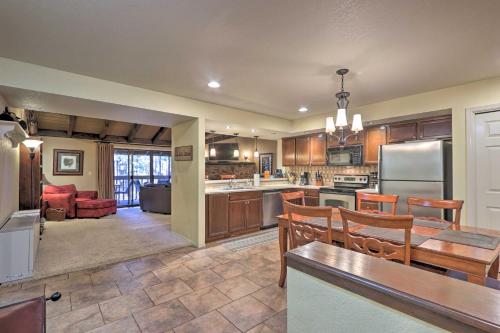 Pinetop Condo with Balcony Less Than 30 Mi to Sunrise Ski! - image 7