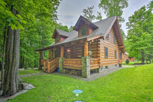 Lake Wallenpaupack Cabin with Shared Pool! in Lake Ariel, USA