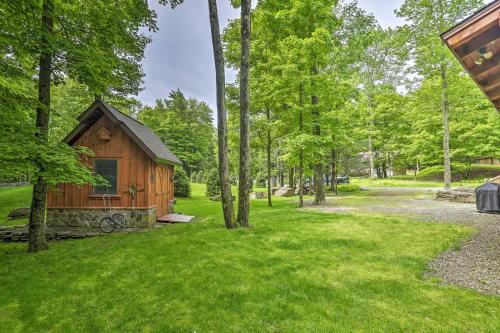 Lake Wallenpaupack Cabin with Shared Pool!