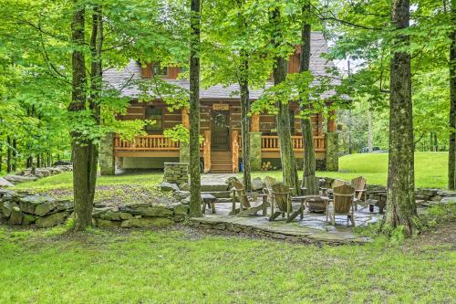 Lake Wallenpaupack Cabin with Shared Pool! in Lake Ariel, USA