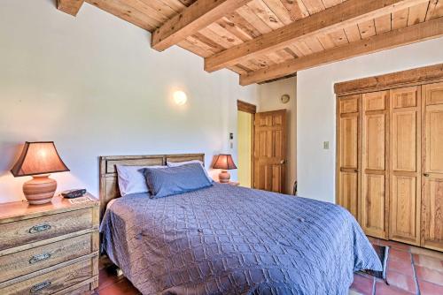 Valdez Adobe Condo with Balcony- 8mi to Taos Ski - image 7