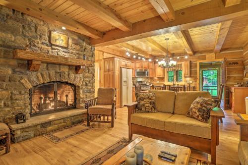 Lake Wallenpaupack Cabin with Shared Pool! in Lake Ariel, USA