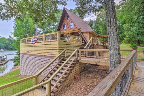 Lake Martin Cabin with Luxury Dock and Kayaks! - image 7