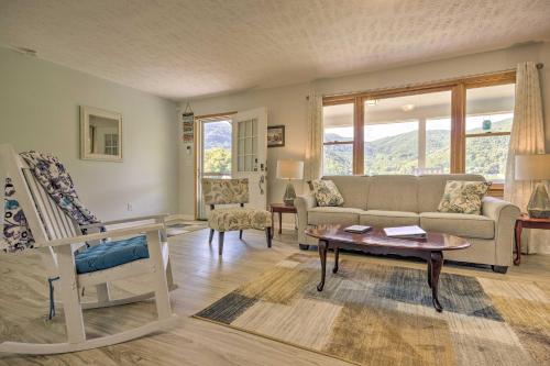Maggie Valley House with Mtn Views - 1 Mi to DT in Maggie Valley, USA