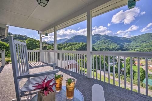 Maggie Valley House with Mtn Views - 1 Mi to DT