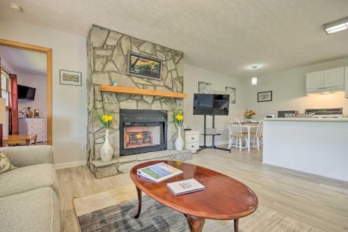 Maggie Valley House with Mtn Views - 1 Mi to DT in Maggie Valley, USA