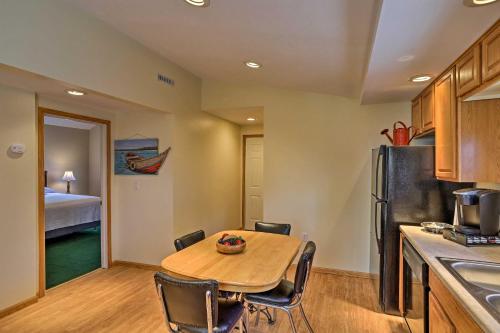 Home with Lake-View Deck by Camp Perry and Magee Marsh in Port Clinton, USA