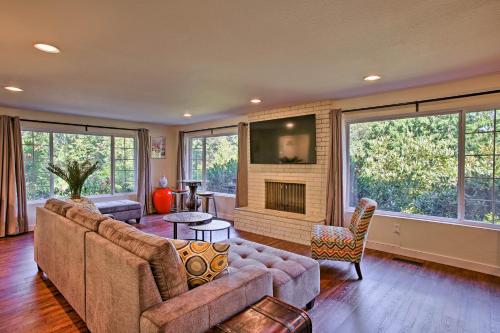 Issaquah Home with Deck and Patio 16 Miles to Seattle! - image 8