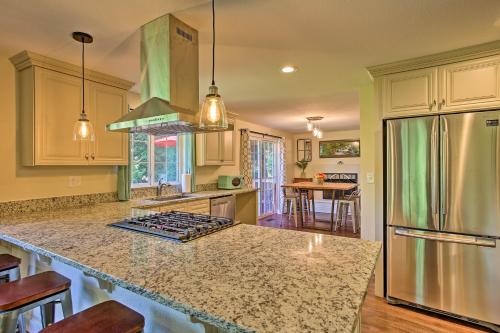 Issaquah Home with Deck and Patio 16 Miles to Seattle! - image 9