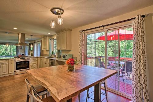 Issaquah Home with Deck and Patio 16 Miles to Seattle! - Issaquah