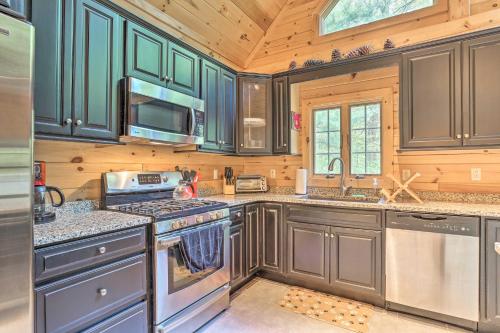 Palmerton Cabin w/ Game Room ~ 5 Mi to Blue Mtn in Palmerton