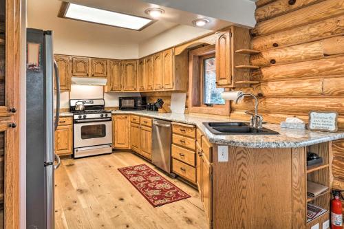 Cabin on Kenai Peninsula Family and Group Friendly! in ริดจ์ เวย์