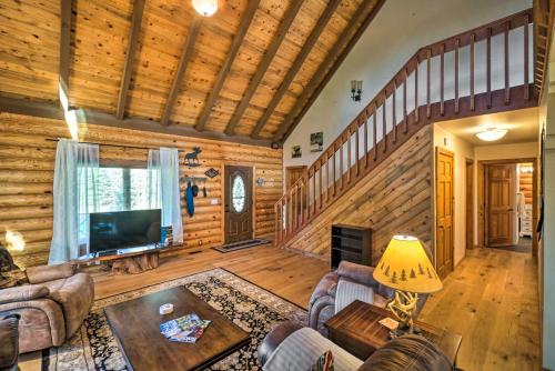 Cabin on Kenai Peninsula Family and Group Friendly! in ริดจ์ เวย์