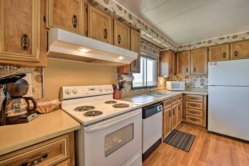 5-Acre Sunset Cabin with Firepit 18mi to Moab - image 7