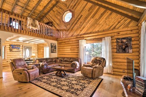 Cabin on Kenai Peninsula Family and Group Friendly! in ริดจ์ เวย์