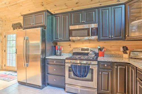 Palmerton Cabin w/ Game Room ~ 5 Mi to Blue Mtn in Palmerton