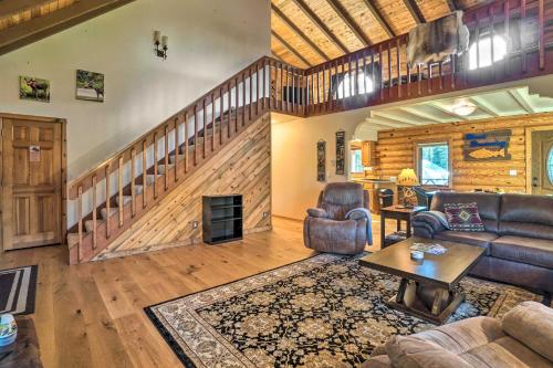 Cabin on Kenai Peninsula Family and Group Friendly! in ริดจ์ เวย์