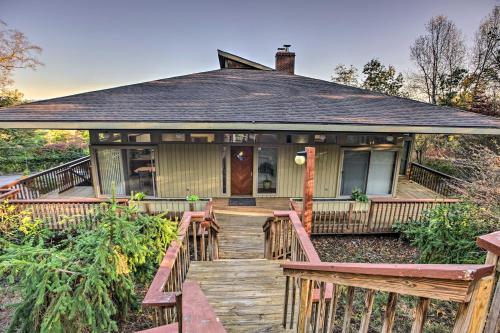 Home with Wraparound Deck & Blue Ridge Mtn Views! - Radford