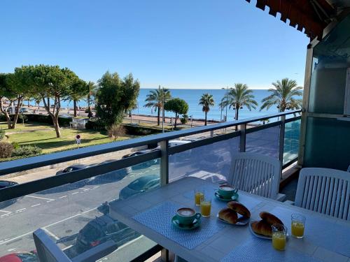 Studio F1 vue mer a 30m des plages