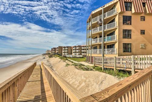 Airy Oceanfront Condo with Beach Views and Pool Access! - image 4