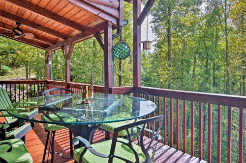 Cabin with BBQ and Games - Walk to Blue Ridge Parkway!